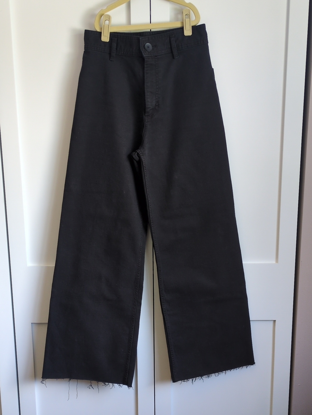 ZARA High Rise Wide Leg Black Jeans Size 6 Raw Hem Denim Y2K